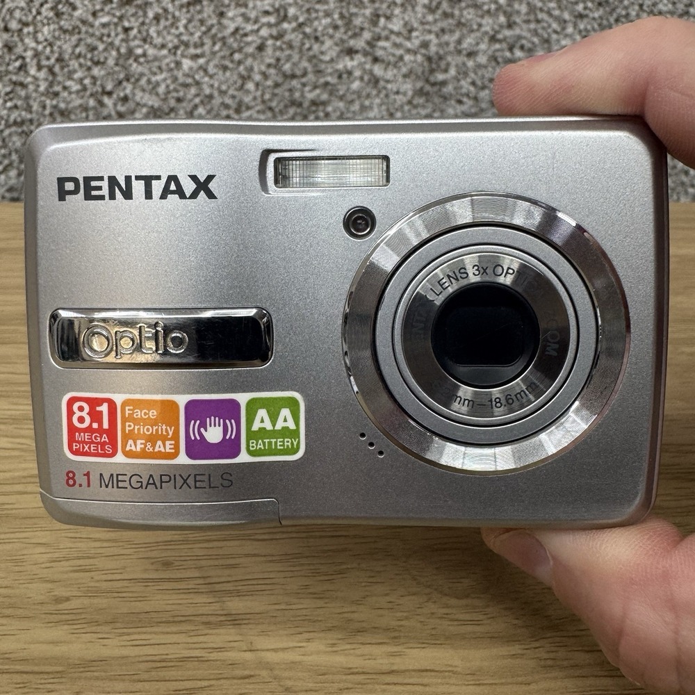 Pentax Optio E40 8.1MP Compact Digital Camera Silver With Case Tested Working